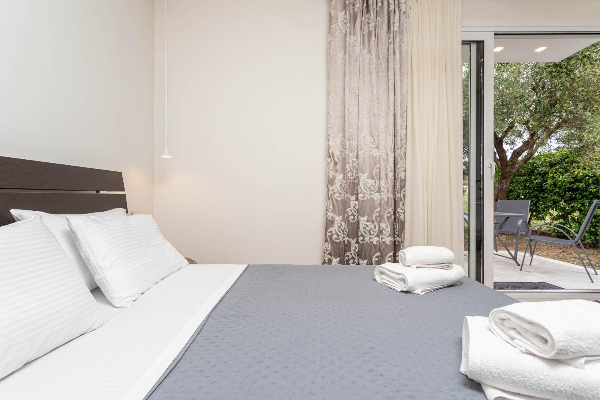 Mellagia Suites Kassandreia Εξωτερικό φωτογραφία